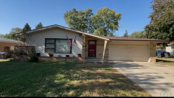 912 PLEASANTVIEW DR, Storm Lake, IA 50588