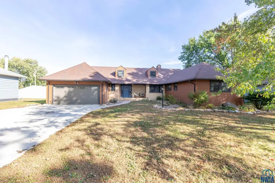 708 S KIEL ST, Holstein, IA 51025 - Image #2