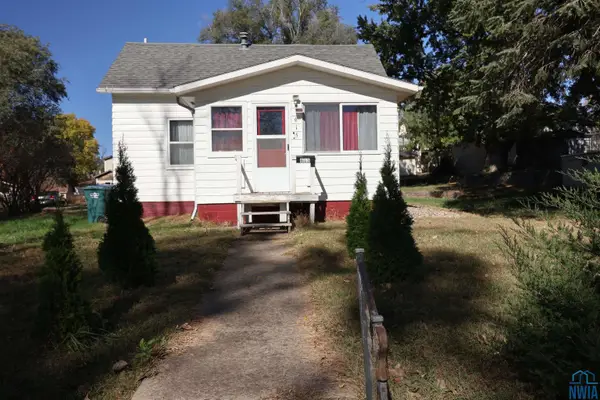 615 16th ST, Hawarden, IA 51023