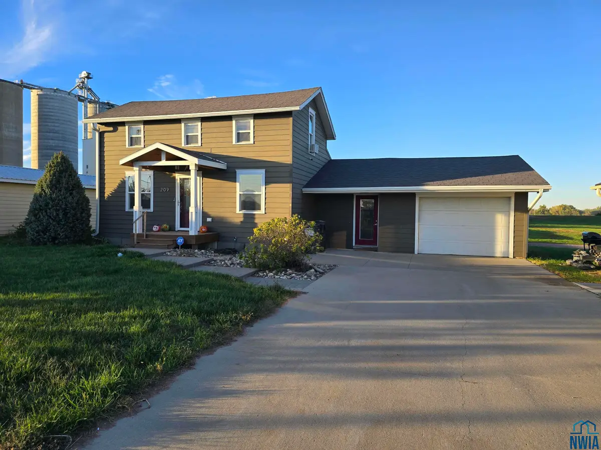 209 E MAIN ST, Hinton, IA 51024 - Image #1