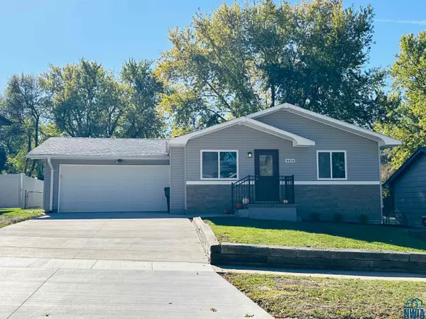 4404 Cherrywood Lane, Sioux City, IA 51106