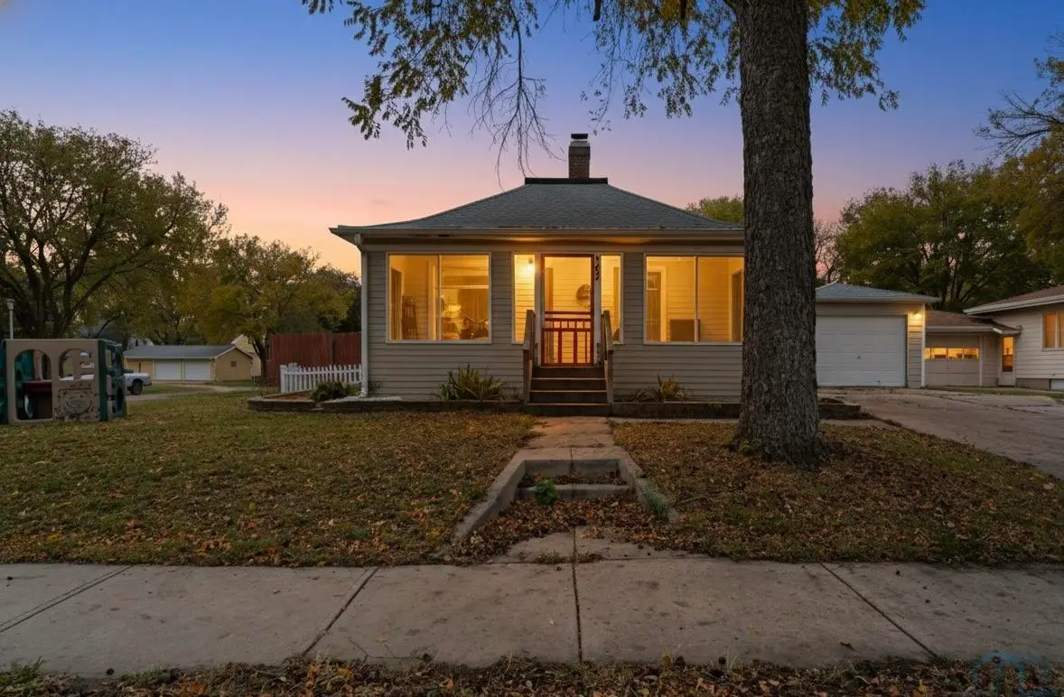 302 Elm St, Vermillion, SD 57069 - Image #1