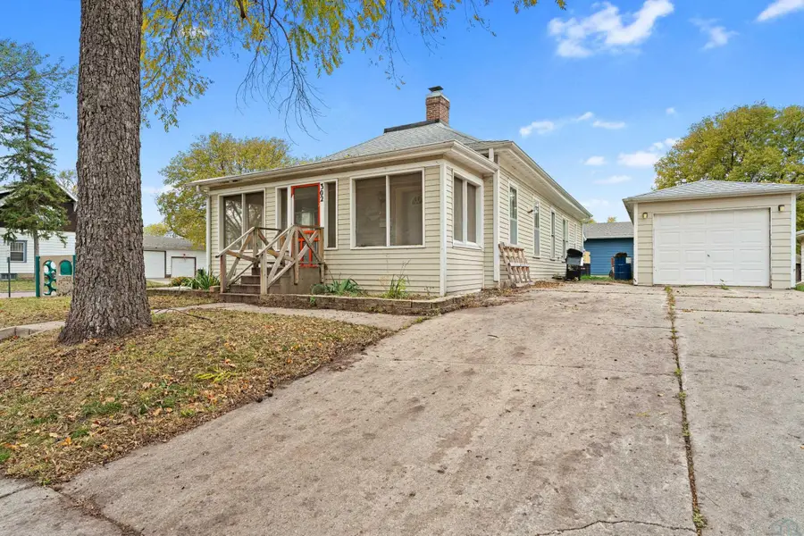 302 Elm St, Vermillion, SD 57069 - Image #3