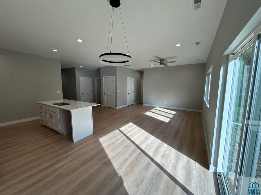 2412 Hinrich Ct, Sioux City, IA 51103 - Image #3