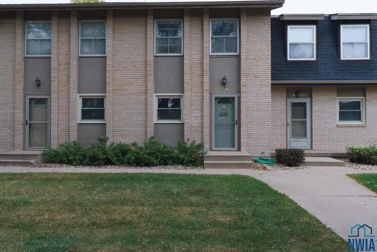 1819 Indian Hills Dr, Sioux City, IA 51104 - Image #1