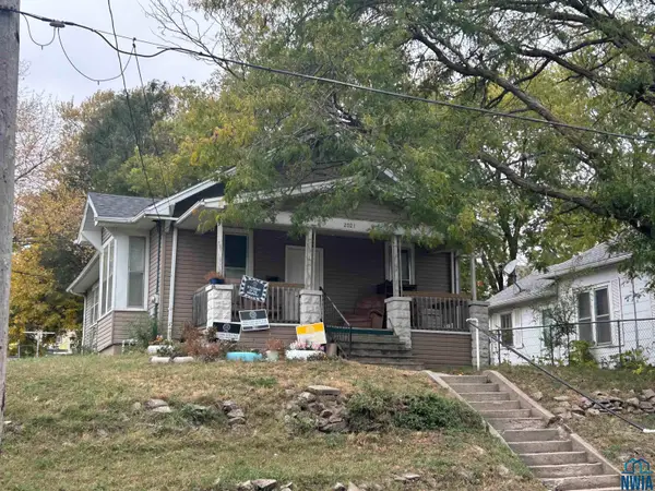 2021 Howard St., Sioux City, IA 51104