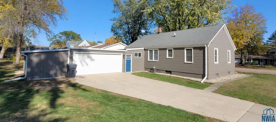 934 Roosevelt Ave, Sheldon, IA 51201 - Image #2