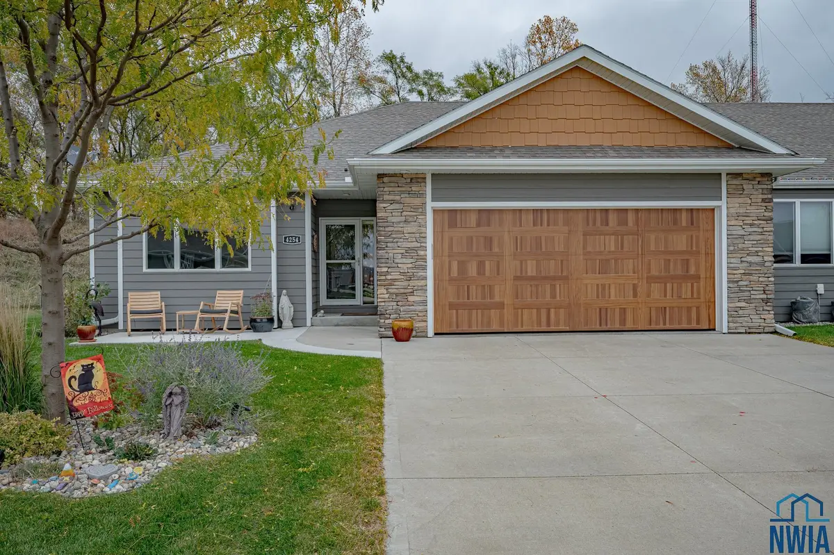 4254 Fremar Dr, Sioux City, IA 51104 - Image #1