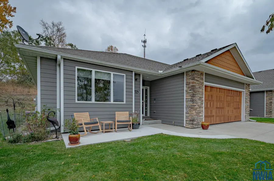 4254 Fremar Dr, Sioux City, IA 51104 - Image #2