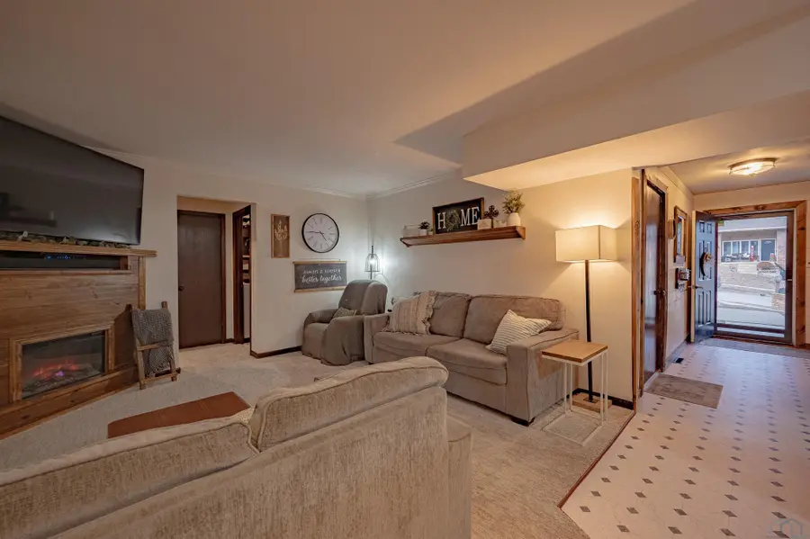 4912 Evergreen LN, Sioux City, IA 51106 - Image #3