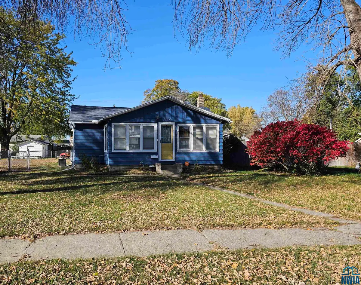 1335 Edgewater Ave, Sioux City, IA 51109 - Image #1
