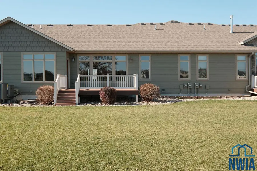 2318 Riviera Road, Sioux Center, IA 51250 - Image #2