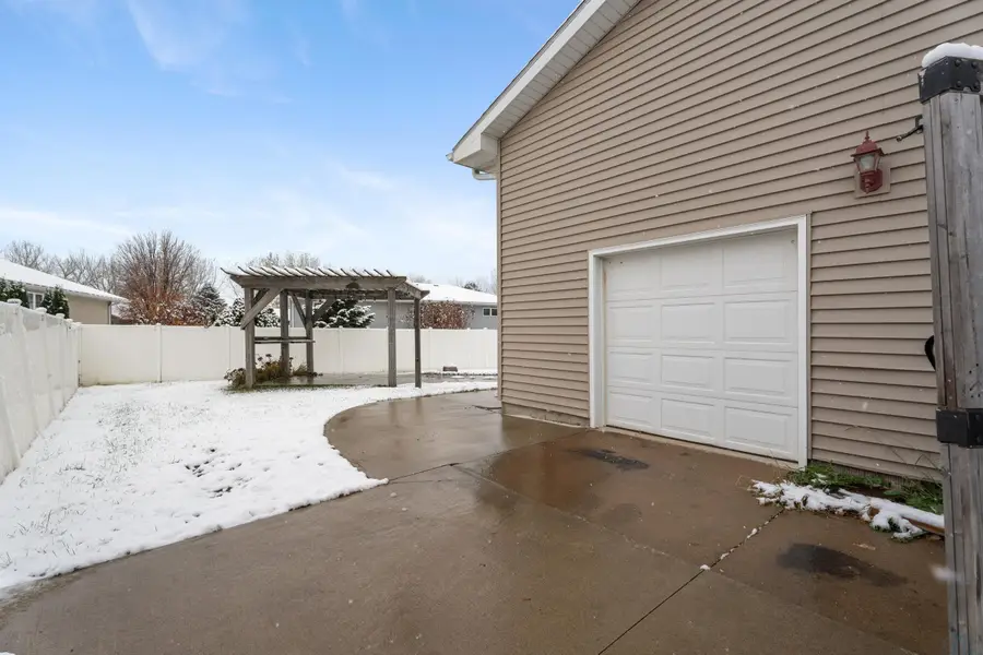 2025 Augusta Dr, Vermillion, SD 57069 - Image #2