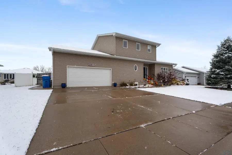 2025 Augusta Dr, Vermillion, SD 57069 - Image #3