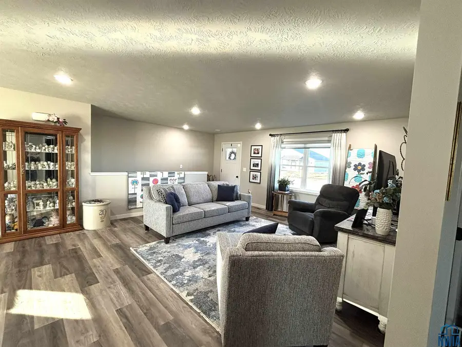 1073 14th Cir NE, Sioux Center, IA 51250 - Image #3