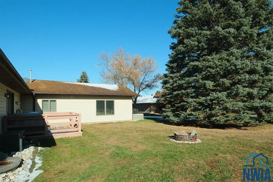 1612 Linden Street, Hull, IA 51239 - Image #3
