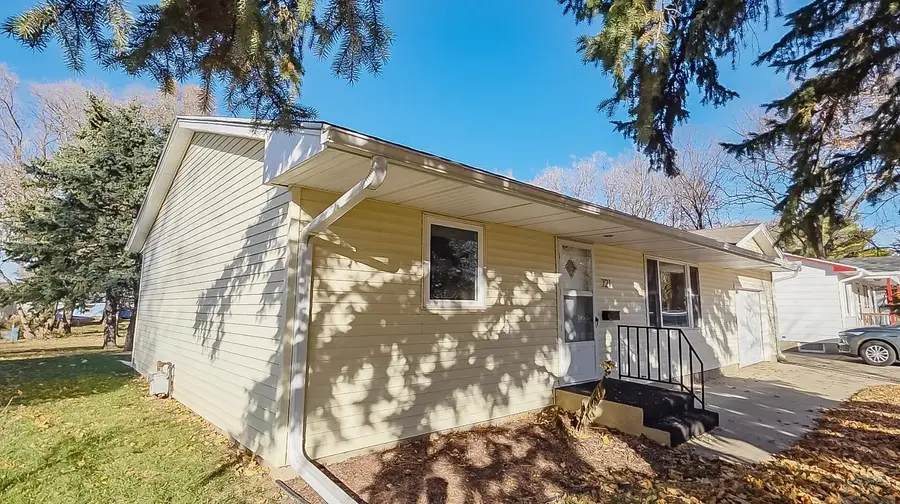 721 W Clark, Vermillion, SD 57069 - Image #2