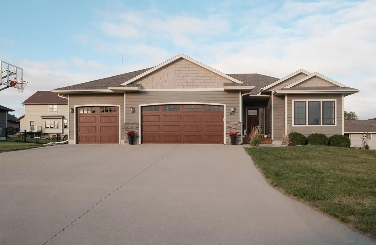 1839 5th Ave SE, Sioux Center, IA 51250 - Image #1