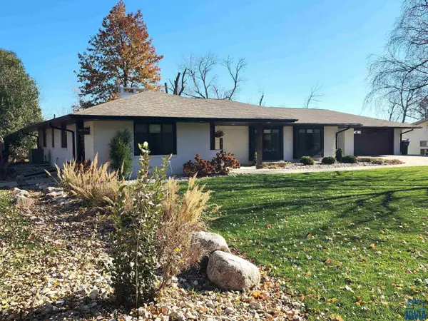 240 E. Meadow Dr., Sioux Center, IA 51250