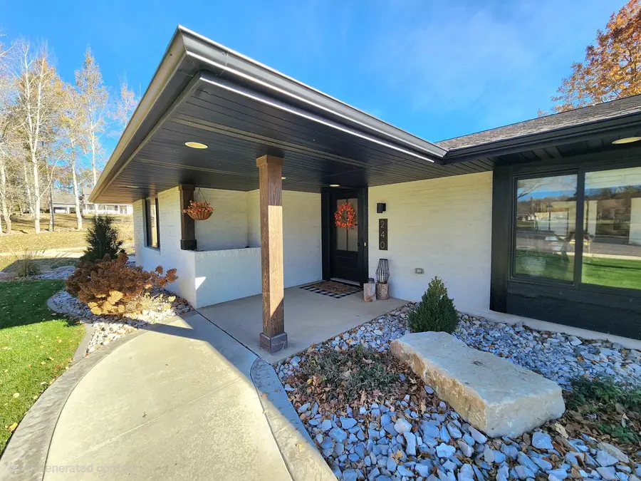 240 E. Meadow Dr., Sioux Center, IA 51250 - Image #2