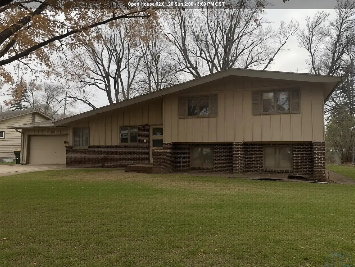408 Hampden Ct, Sioux City, IA 51104 - Image #1
