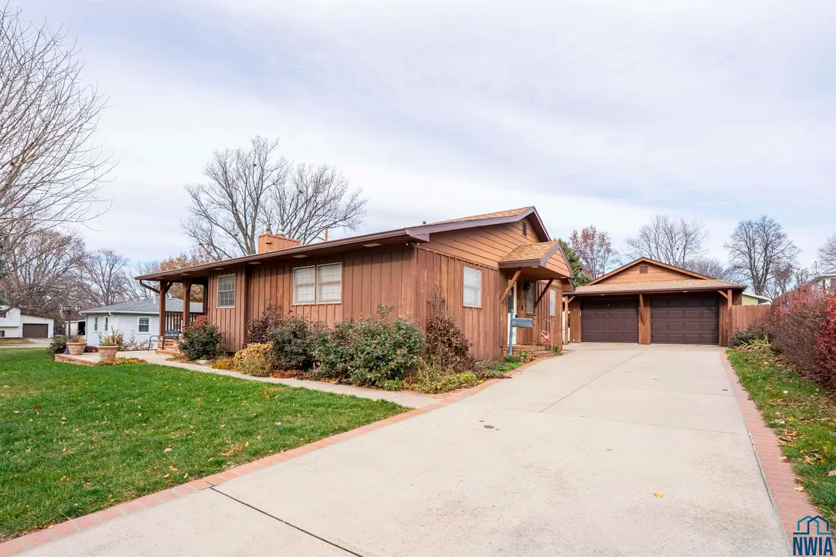 123 10th St SW, Le Mars, IA 51031 - Image #1