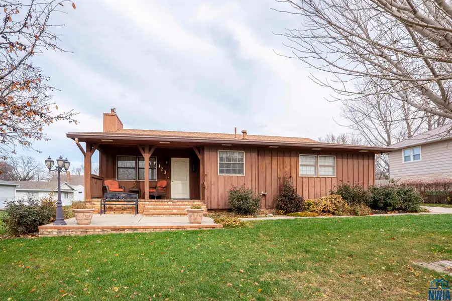 123 10th St SW, Le Mars, IA 51031 - Image #2