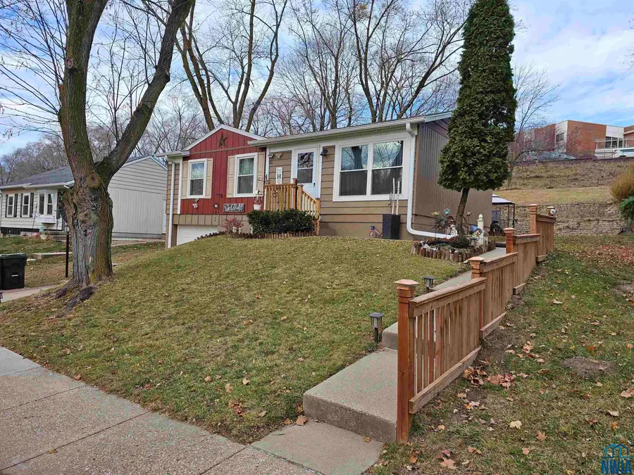 1807 W 25th Street, Sioux City, IA 51103 - Image #2