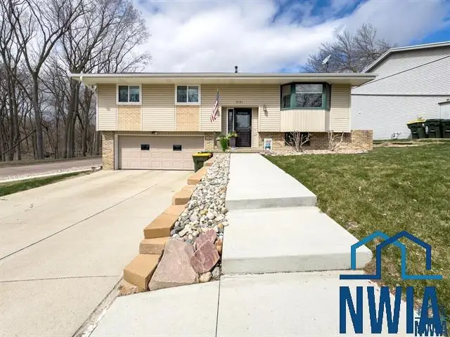 3131 S OLEANDER ST, Sioux City, IA 51106 - Image #1