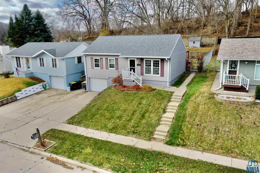 2933 S SAINT MARYS ST, Sioux City, IA 51106 - Image #2