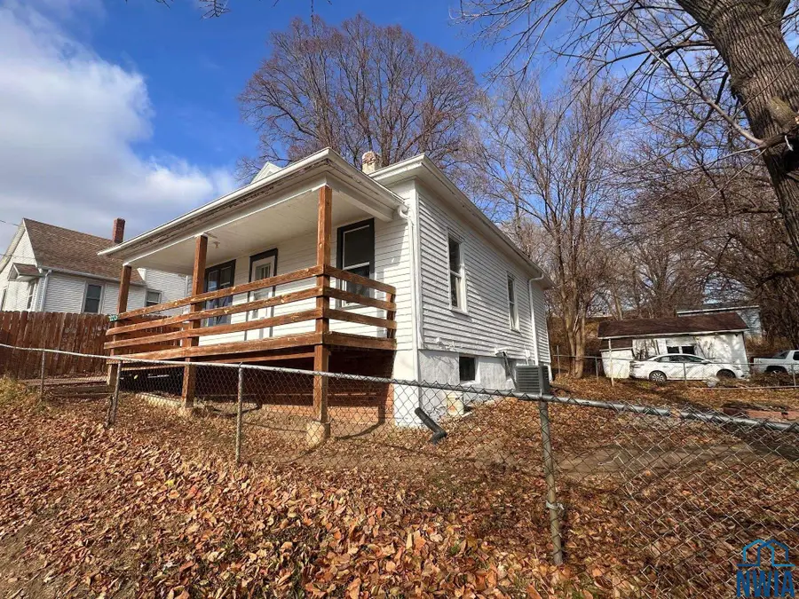 1215 W 16TH ST, Sioux City, IA 51103 - Image #2