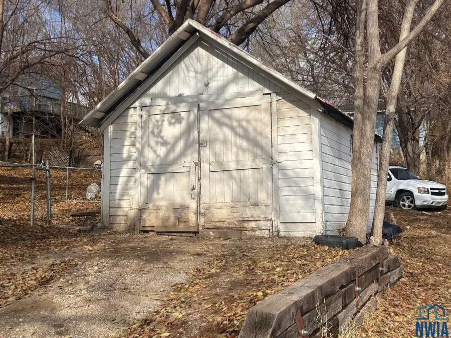 1215 W 16TH ST, Sioux City, IA 51103 - Image #3