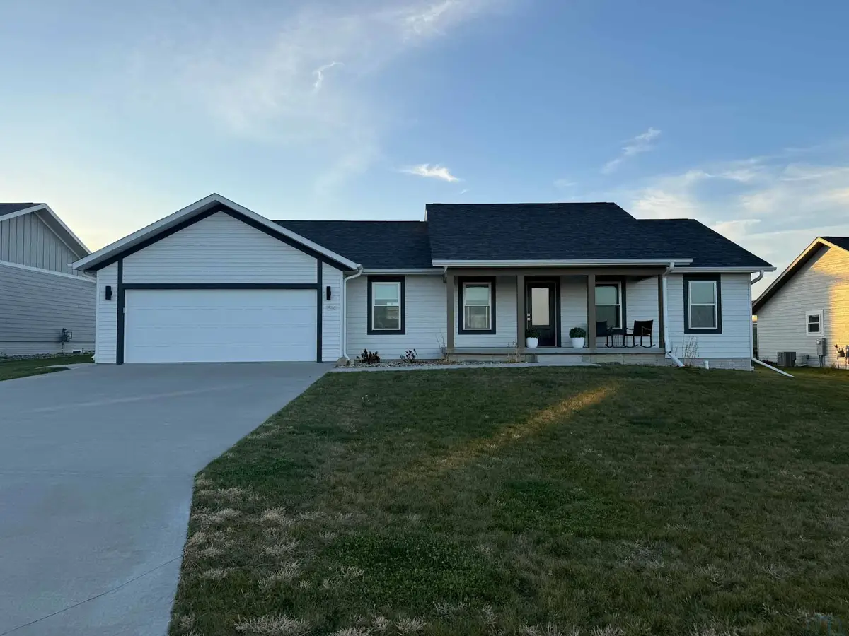 1514 Lincoln Pl SE, Orange City, IA 51041 - Image #1