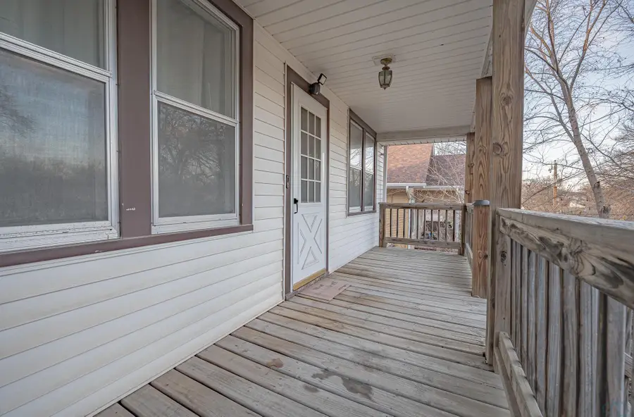 1927 S HELEN ST, Sioux City, IA 51106 - Image #2