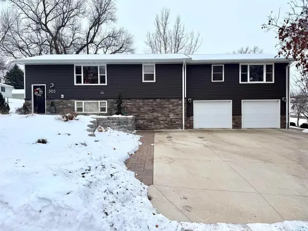 305 2nd St, Ireton, IA 51027