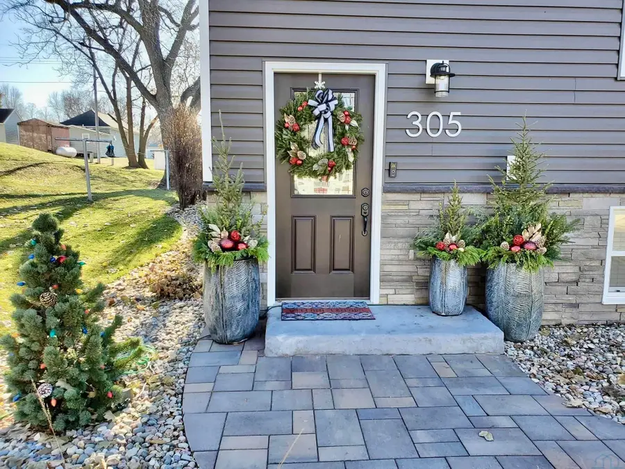 305 2nd St, Ireton, IA 51027 - Image #2
