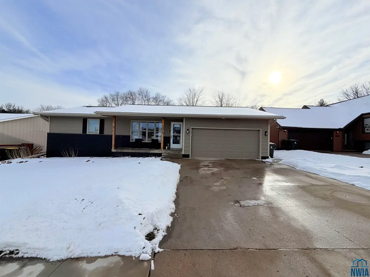 1516 Aztec Circle, Sioux City, IA 51104 - Image #1