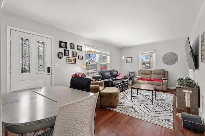 502 Prentis, Vermillion, SD 57069 - Image #2