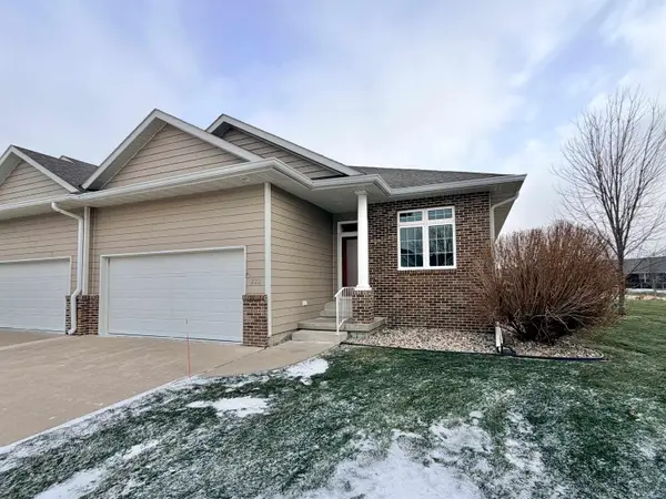 222 Brookline Trail, Dakota Dunes, SD 57049