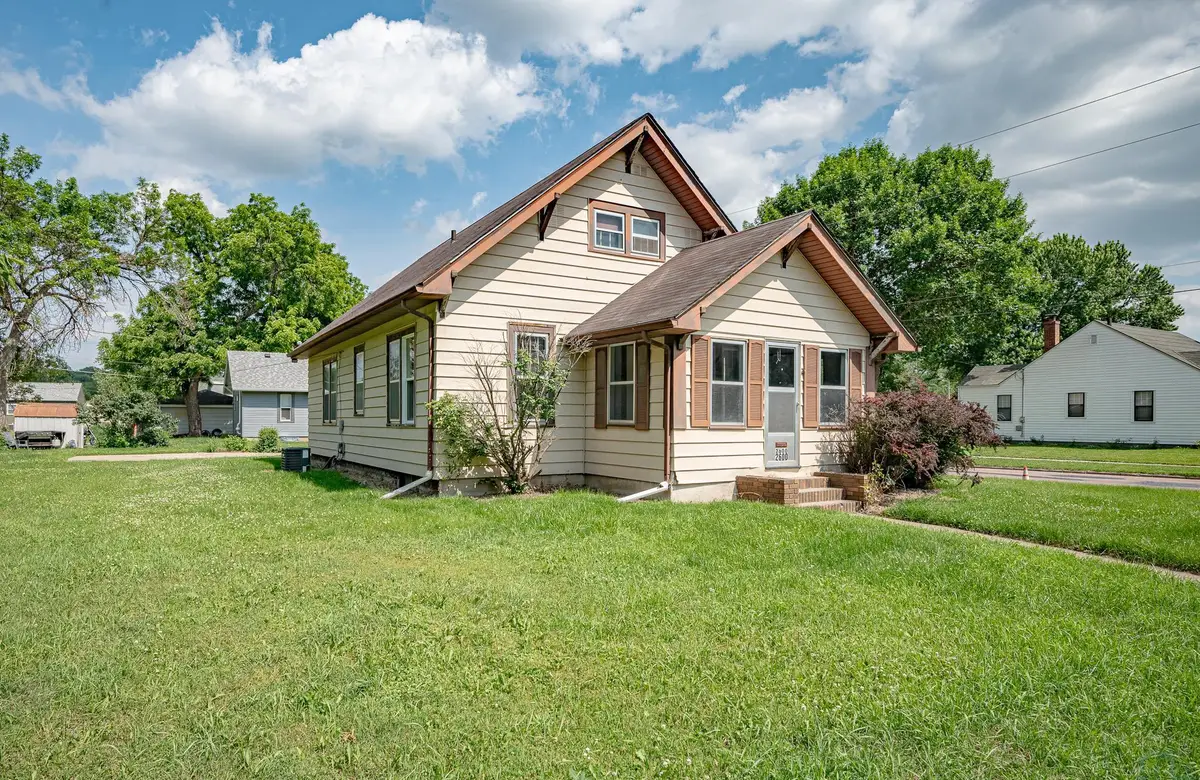 2600 Rebecca Street, Sioux City, IA 51103 - #1