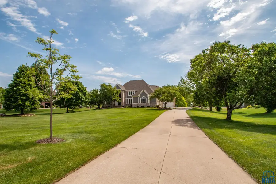 946 Wynstone Drive, Jefferson, SD 57038 - Image #2