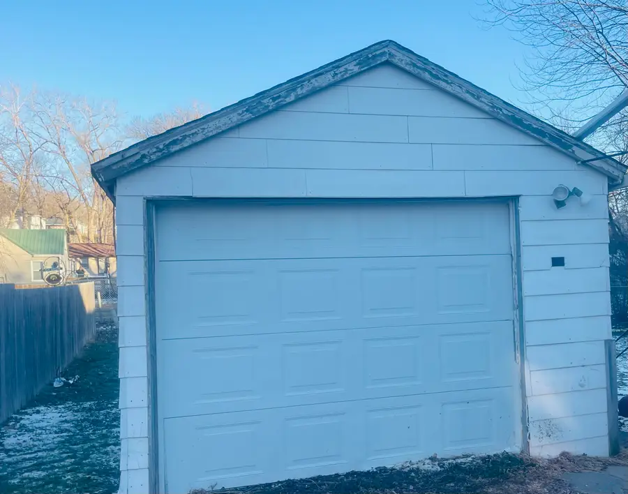 2622 S Helen St, Sioux City, IA 51106 - Image #2