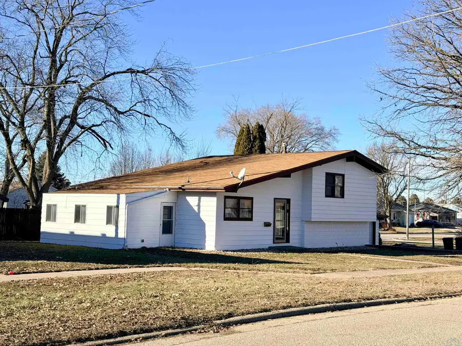 914 ONTARIO ST, Storm Lake, IA 50588 - Image #3