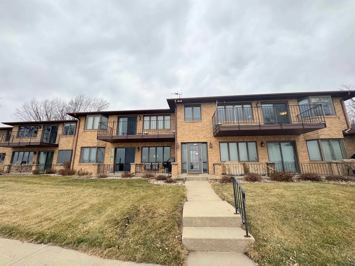 903 E Lakeshore Dr #4, Storm Lake, IA 50588 - Image #1