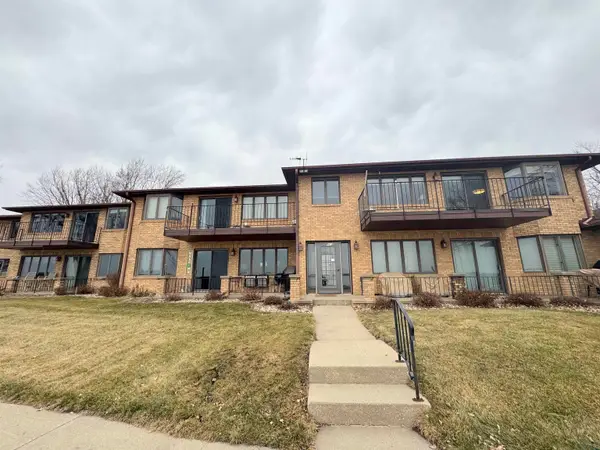903 E Lakeshore Dr #4, Storm Lake, IA 50588