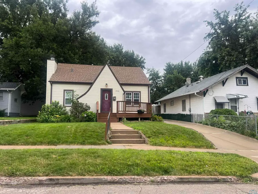 1712 S Clinton St, Sioux City, IA 51106 - Image #2