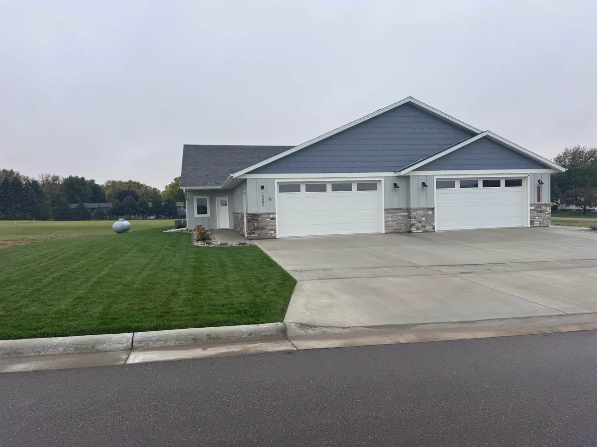 1302 Castle Street B, Larchwood, IA 51241 - Image #1