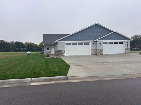 1302 Castle Street B, Larchwood, IA 51241
