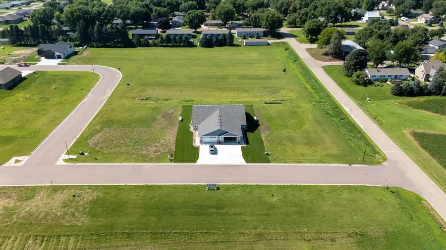 1302 Castle Street B, Larchwood, IA 51241 - Image #2