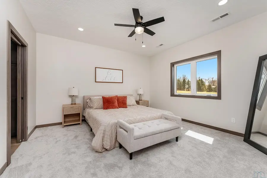 1302 Castle Street B, Larchwood, IA 51241 - Image #3